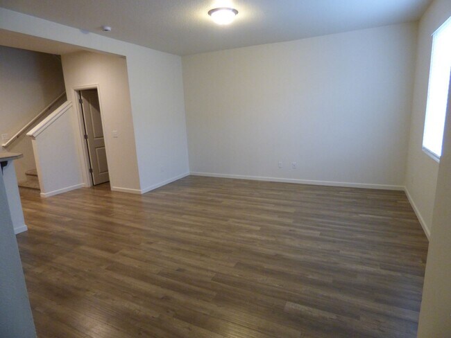 Building Photo - 3 Bed 2.5 Bath townhome off Liberty Rd!