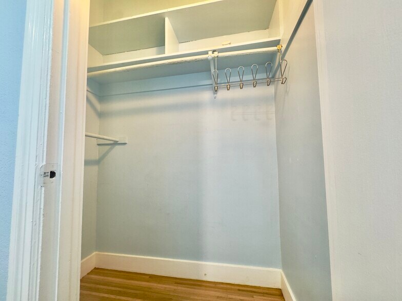 Building Photo - 2615 Maxwell Ave