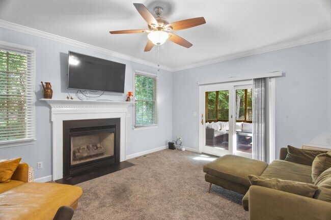 Building Photo - 126 Hemlock Dr