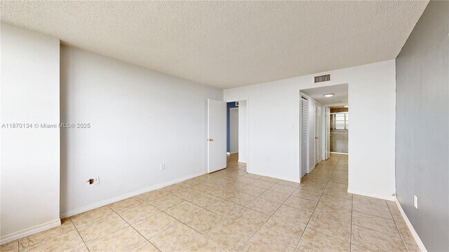 Building Photo - 18011 Biscayne Blvd
