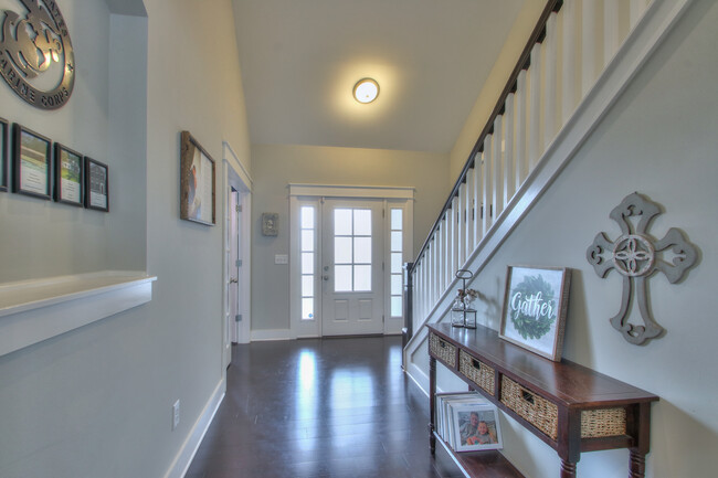 Building Photo - 1113 Camden Cir