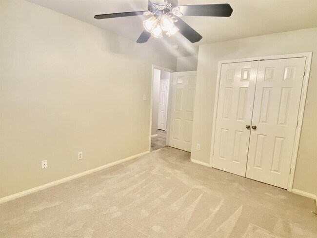 Building Photo - 7807 Highland Glen Dr