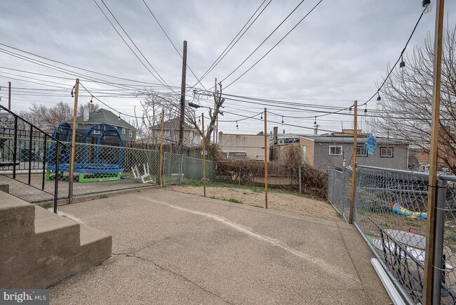 Building Photo - 130 Ivy Ct