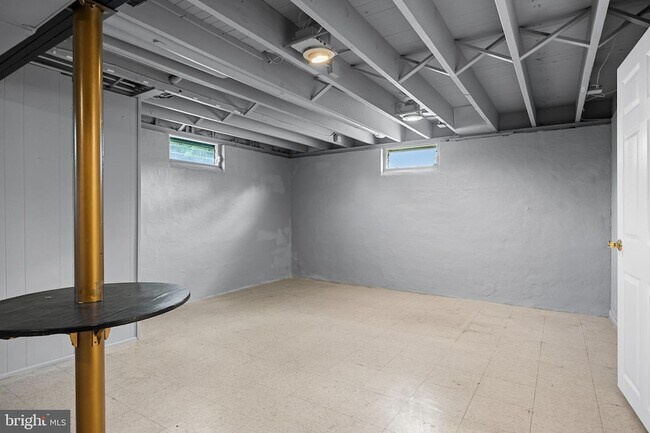 Building Photo - 505 Hazel Ave