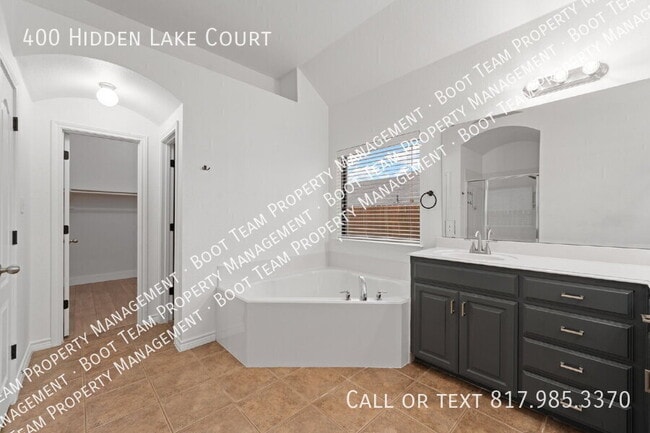 Building Photo - 400 Hidden Lake Ct