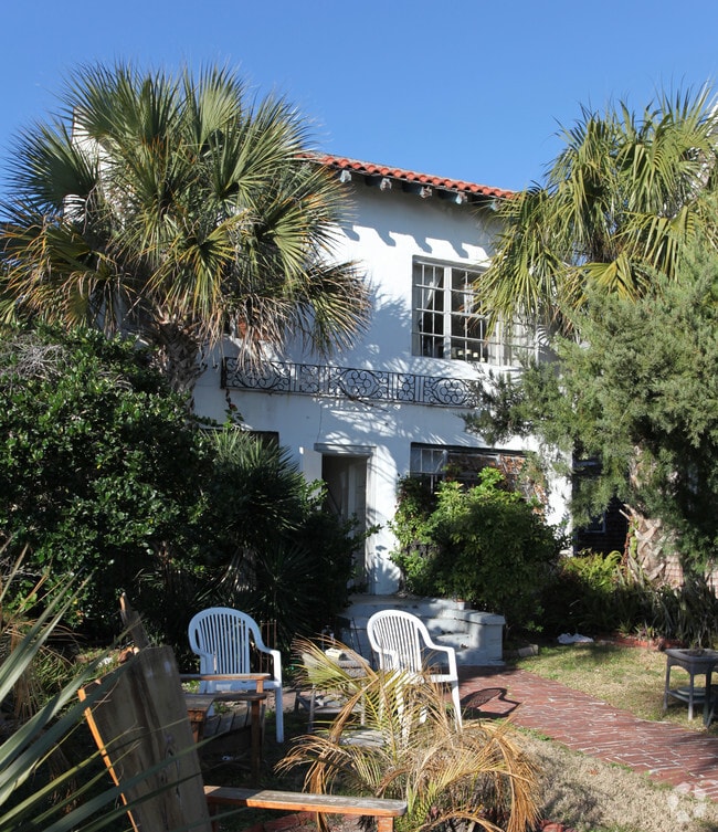 Primary Photo - 156 Avenida Menendez