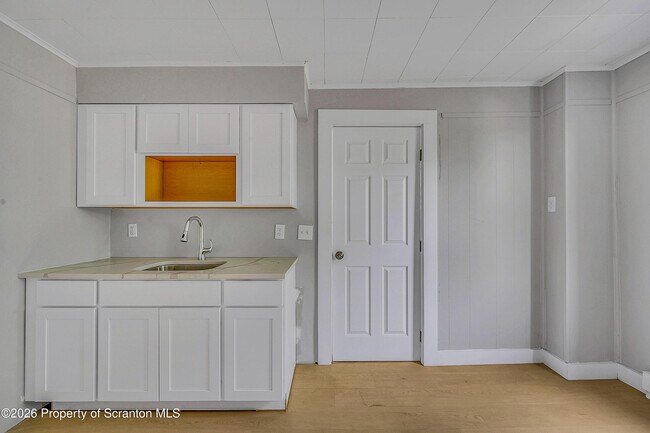 Building Photo - 958 Ridge Ave