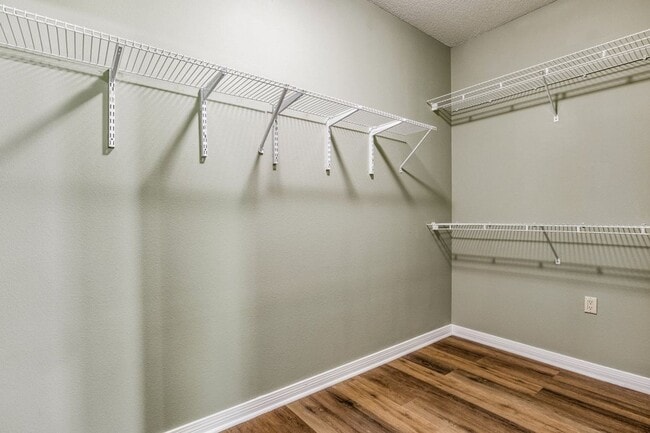 Building Photo - Great Home in the Tiger Point community of Champions Green!