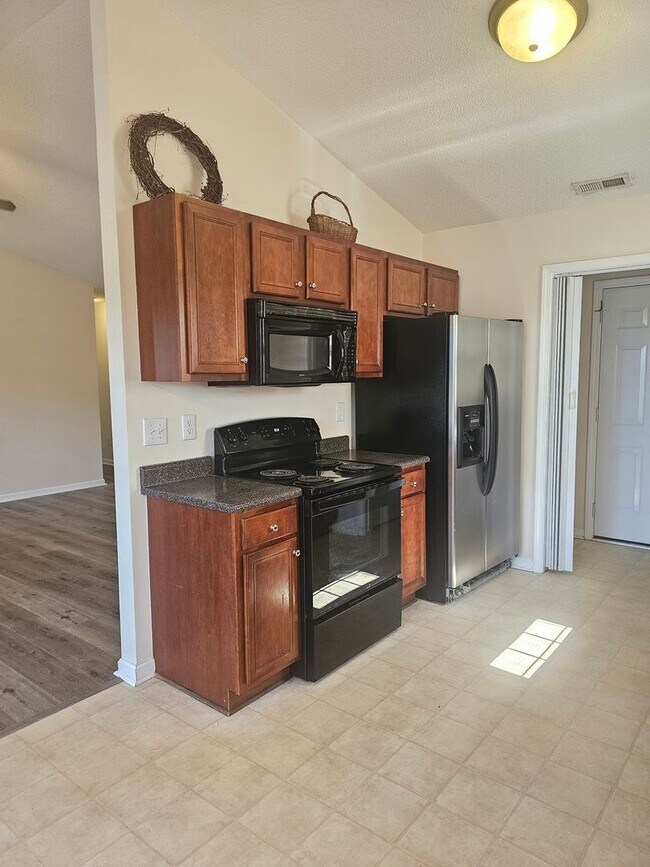 Building Photo - GORGEOUS 3 BEDROOM ACORN RIDGE BEAUTY!