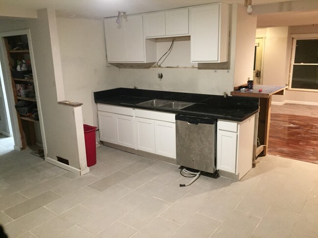 Building Photo - 751 Oakland Park Ave