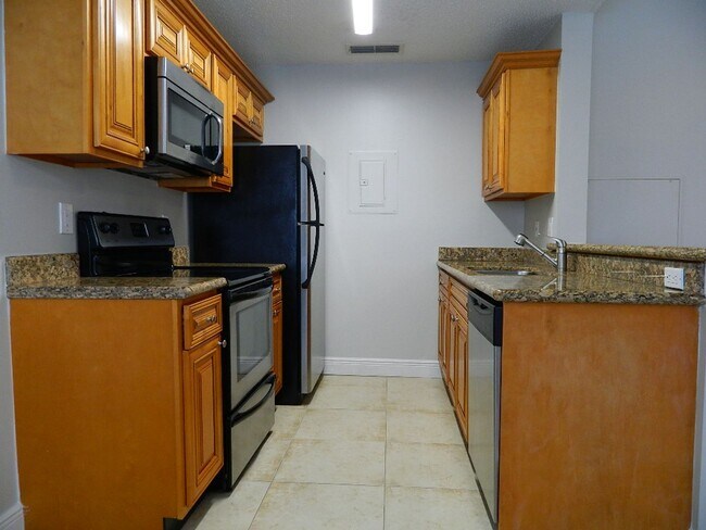Building Photo - 1br 1 bath Condo-Lake Mary in the Regency Park Community