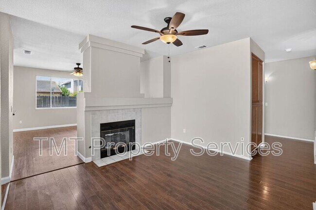 Building Photo - 8874 Mandalay Way