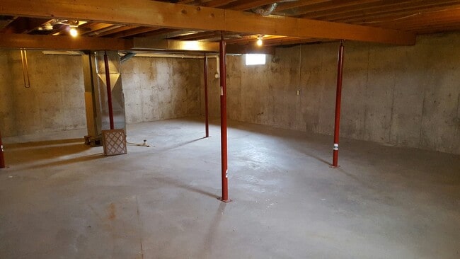 Building Photo - 703B Burgess Dr