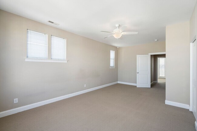 Building Photo - 3 bedroom, 2 1/2 bath unfurnished Townhouse located in Surf City-Ocean views