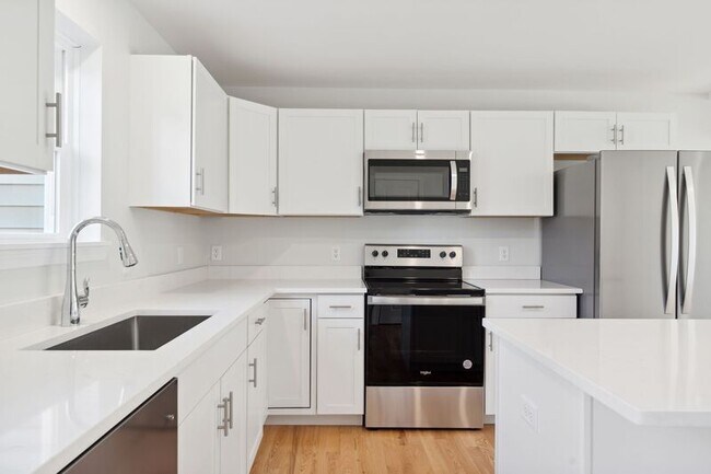 Building Photo - 13 Legacy Ln