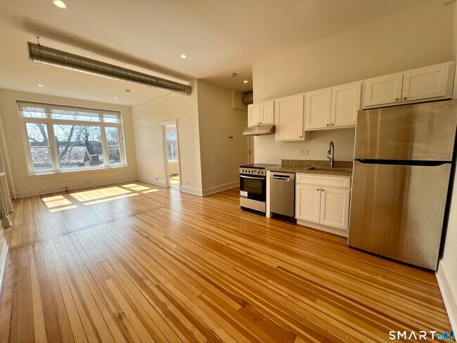 Building Photo - 88 Main St