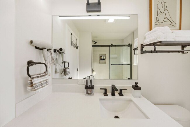 Building Photo - 11405 14th Ave SW