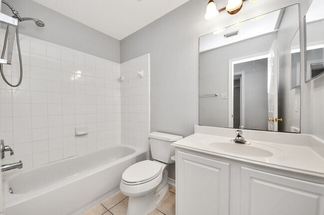 Building Photo - 16526 Cairngrove Ln