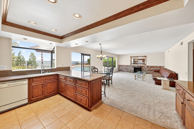 Building Photo - 5BR; 3BA Pool Home with Stunning Views in ...