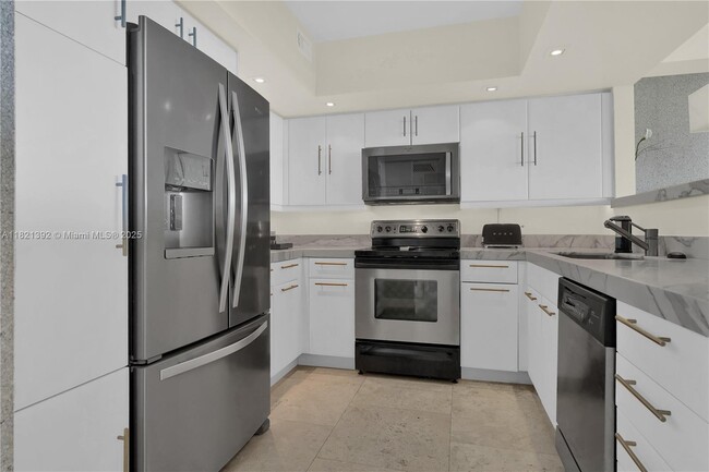 Building Photo - 5600 Collins Ave