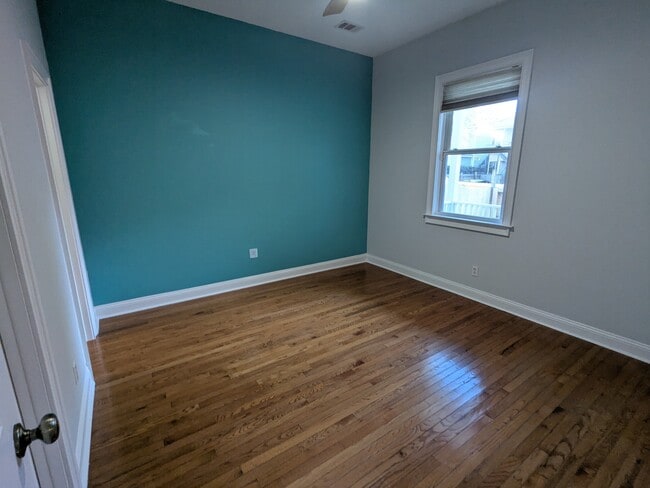 Building Photo - 305 E Henry St