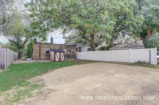 Building Photo - 614 1st Ave S