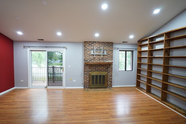 Building Photo - 361 Farnsworth Ct