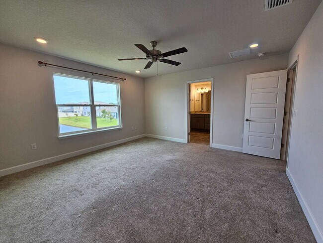 Building Photo - Palm Bay Paradise