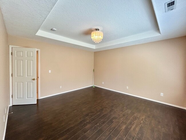 Building Photo - Cozy 4 Bed, 2.5 Bath House!