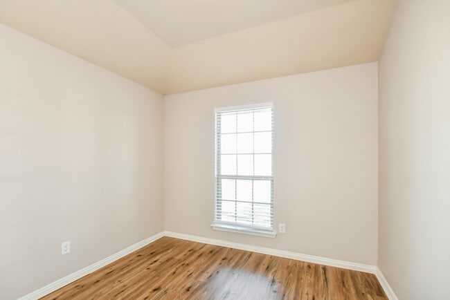 Building Photo - 1824 Ridgecrest Dr