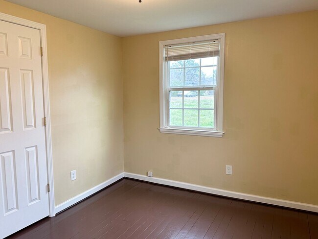 Building Photo - Cozy Home with a Spacious Back Yard in Garner!