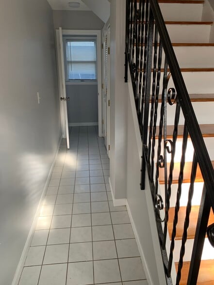 Building Photo - 509 Central Ave