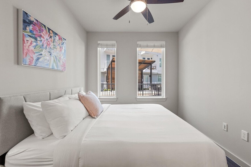 Building Photo - 5820 1/2 Cameron Road-SI FL1-ID1364166P