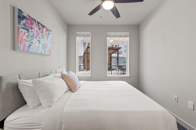 Building Photo - 5820 1/2 Cameron Road-SI FL1-ID1364166P