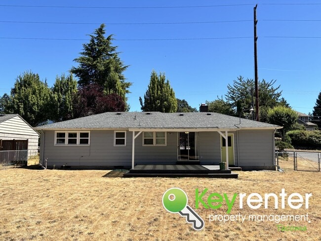 Building Photo - Updated 3 Bedroom Home with Huge Backyard ...