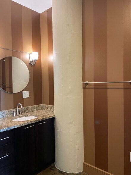 Guest bathroom - 95 Perry St