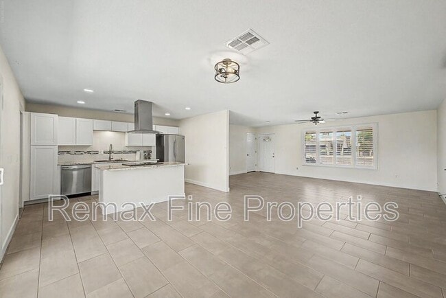 Building Photo - 6332 N Granite Reef Rd