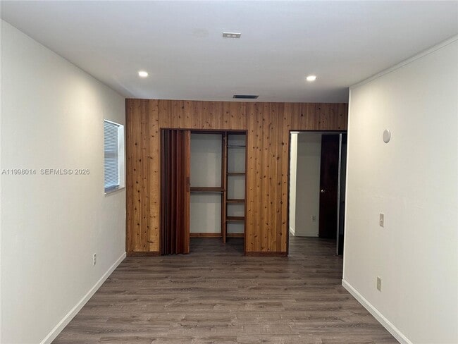 Building Photo - 1411 SW 24th Ct