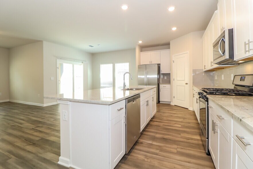 Building Photo - 376 Magnolia Dr