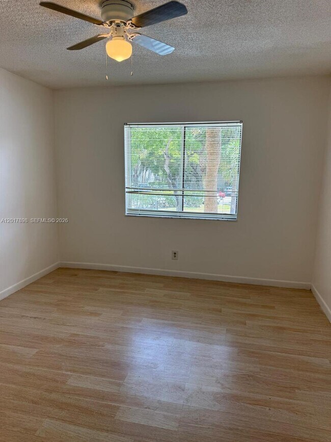 Building Photo - 14150 SW 93rd Ln