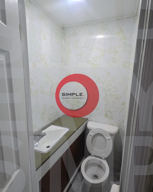 Building Photo - 5 Bedroom 1.5 bath house