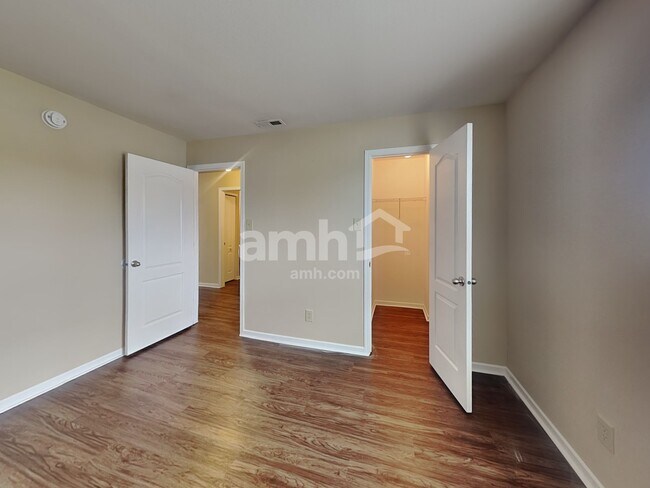 Building Photo - 467 Sedgewick Dr