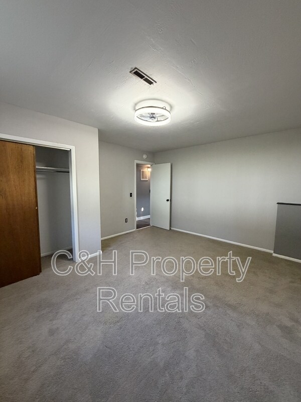 Building Photo - 1133 Minuteman St