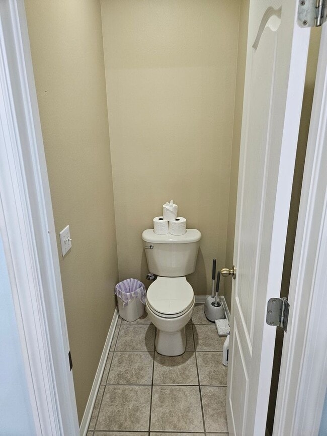 Building Photo - One-year lease starting in January, with free move-in for December.