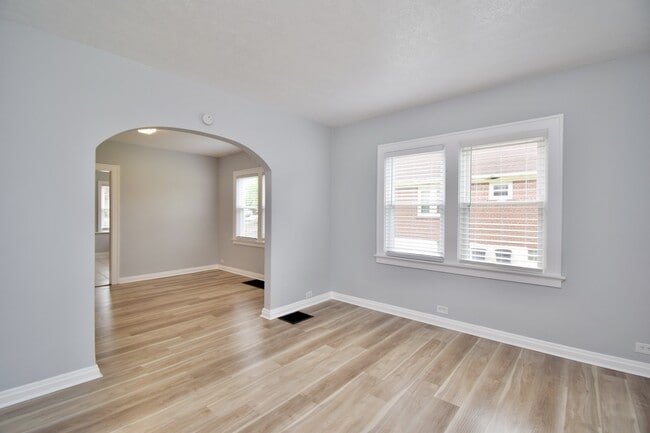 Building Photo - 1701 Sundale Ave