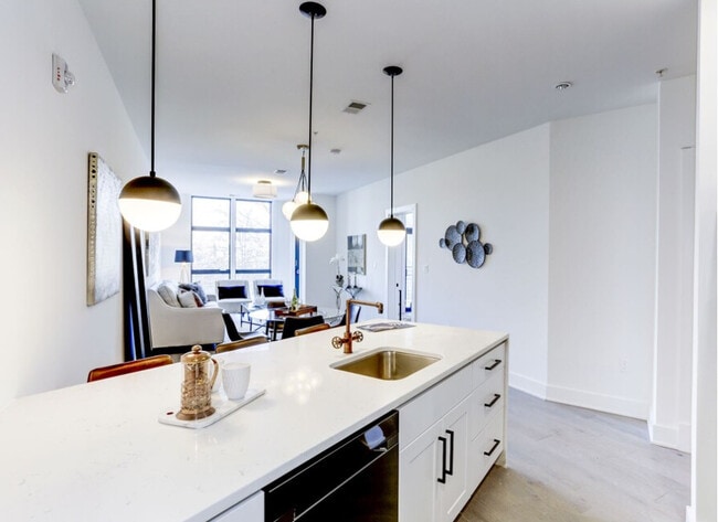 Building Photo - Constellation on H