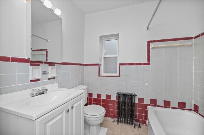 Building Photo - 632 Maple Dr