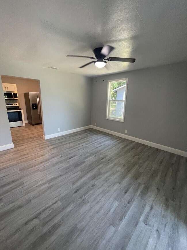 Building Photo - 2050 W 40th St