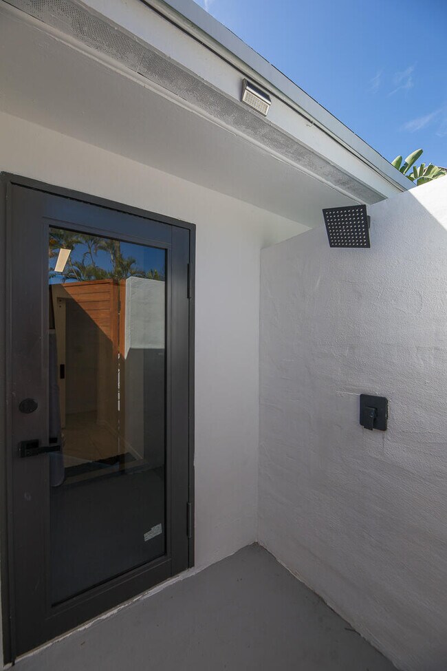 Building Photo - 3000 NE 21st Terrace