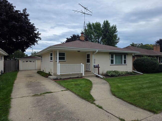 Building Photo - 7815 42nd Ave